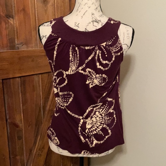 Express Sleeveless Round Neck Top - Picture 4 of 7